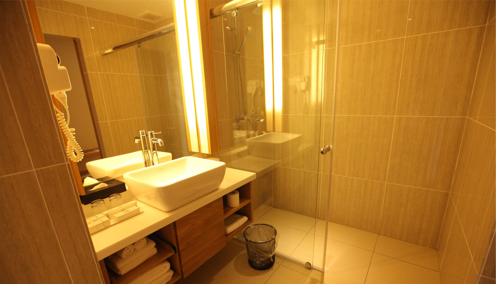 Casuarina@meru Hotel 4*